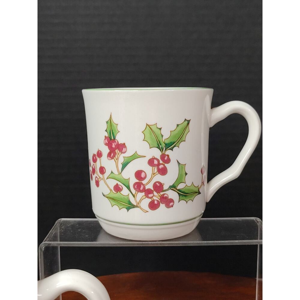 4 Vintage SANGO Korea White Christmas Mugs 3 3/4" Cups Holly Leaves & Berries
